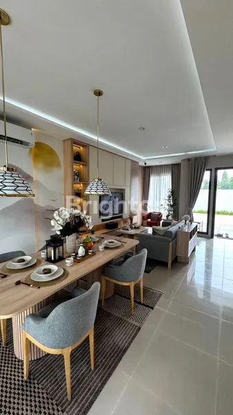 image RUMAH BARU BAGUS DAN MODERN 2 LANTAI DI CLUSTER LILY PARAMMOUNT PETALS (2)