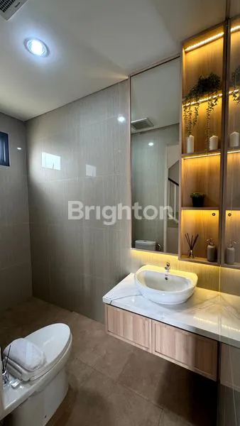 image RUMAH BARU BAGUS DAN MODERN 2 LANTAI DI CLUSTER LILY PARAMMOUNT PETALS (4)