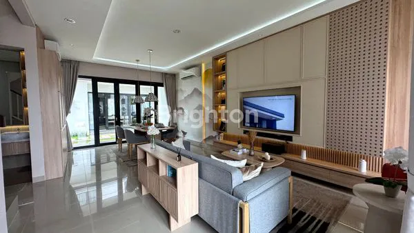 image RUMAH BARU BAGUS DAN MODERN 2 LANTAI DI CLUSTER LILY PARAMMOUNT PETALS (5)