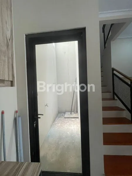 image RUMAH MINIMALIS DEKAT PINTU TOL DI CINERE (8)