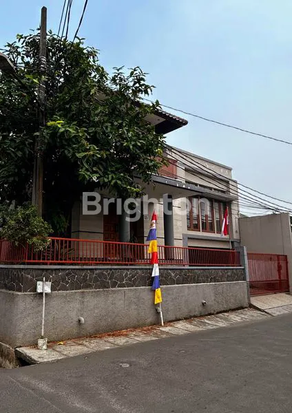 image RUMAH MODERN TROPIS HOOK DI CIPUTAT (3)