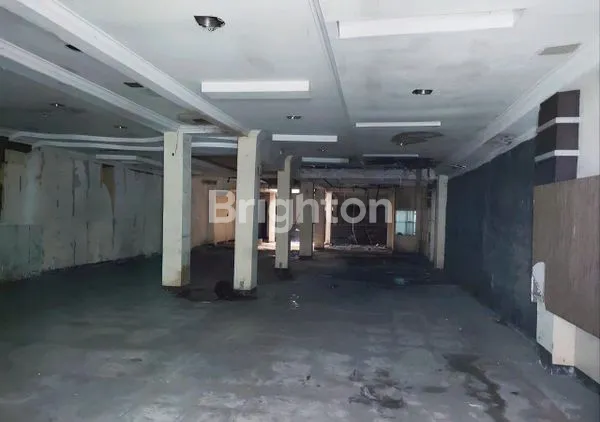 image RUKO GANDENG JALAN THAMRIN LEBAR 10 METER & PANJANG 30 METER ,LOKASI SANGAT STRATEGIS ( DIKELILINGI OLEH BERBAGAI SEKOLAH FAVORIT) (2)