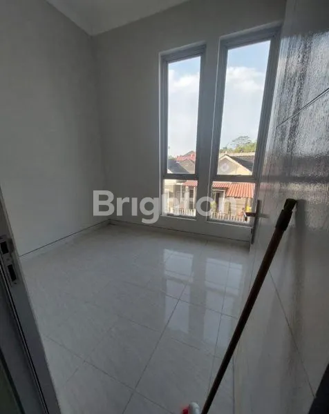 image DIJUAL RUMAH CANTIK SIAP HUNI (4)