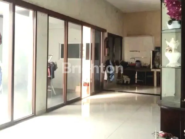 image RUMAH HUK MERUYA UTARA 2 LANTA I BARU RENOVASI SIAP DIHUNI (2)