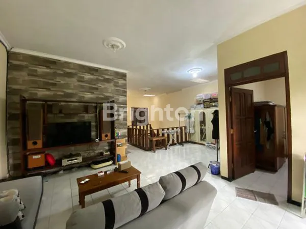 image RUMAH 2 LANTAI SIAP HUNI DEKAT TOL SAWOJAJAR (4)