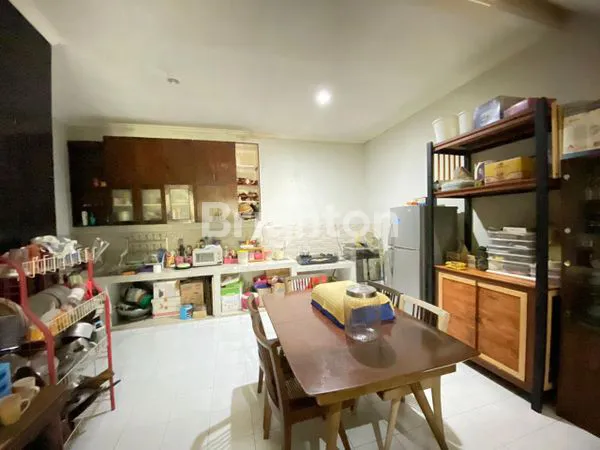 image RUMAH 2 LANTAI SIAP HUNI DEKAT TOL SAWOJAJAR (3)