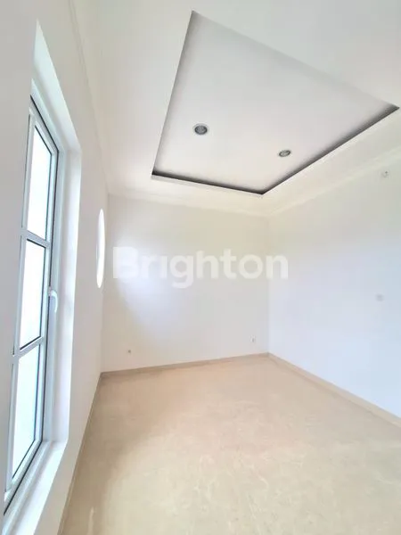 image RUMAH MEWAH SIAP HUNI 2 LANTAI (4)