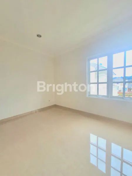 image RUMAH MEWAH SIAP HUNI 2 LANTAI (7)