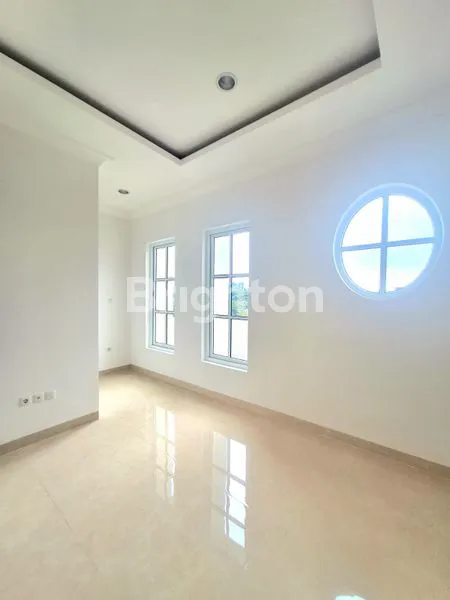 image RUMAH MEWAH SIAP HUNI 2 LANTAI (5)