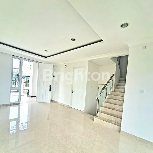 image RUMAH MEWAH SIAP HUNI 2 LANTAI (3)