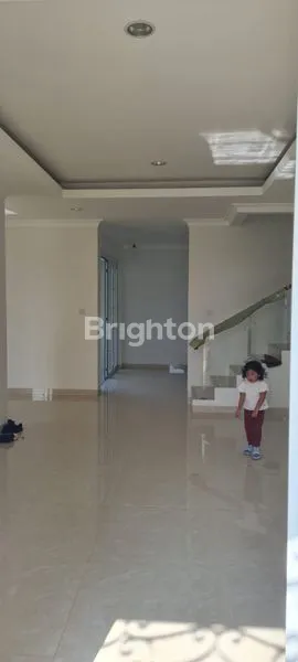 image RUMAH 2 LANTAI BANGUNAN BARU SIAP HUNI (8)