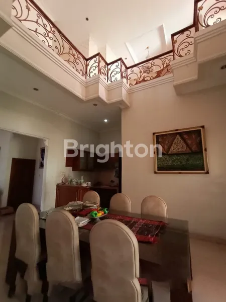 image RUMAH HOOK MEWAH 2 LANTAI KUTISARI DEKAT UK PETRA, SIER RUNGKUT, UBAYA (7)