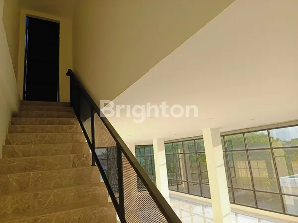 image RUKO BARU HOEK 3 1/2 LANTAI SIAP PAKAI DI SUNTER JAKARTA UTARA (7)