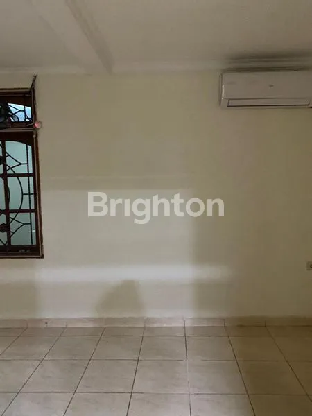 image DI JUAL CEPAT RUMAH 2 LANTAI SIAP HUNI DI SUMAGUNG KELAPA GADING (7)