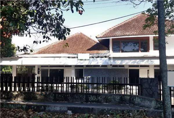 RUMAH BESAR SIAP HUNI 2 LANTAI IDEAL DAERAH MATOS
