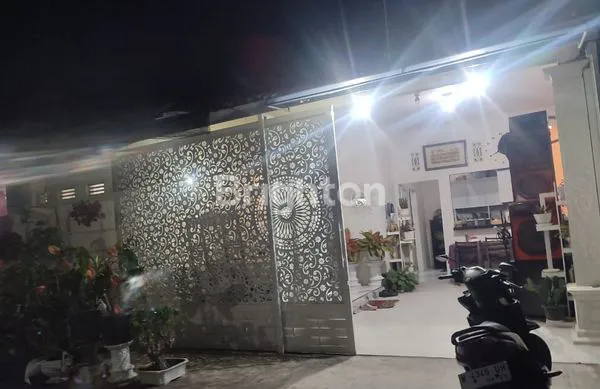 image RUMAH DENGAN KOLAM (1)