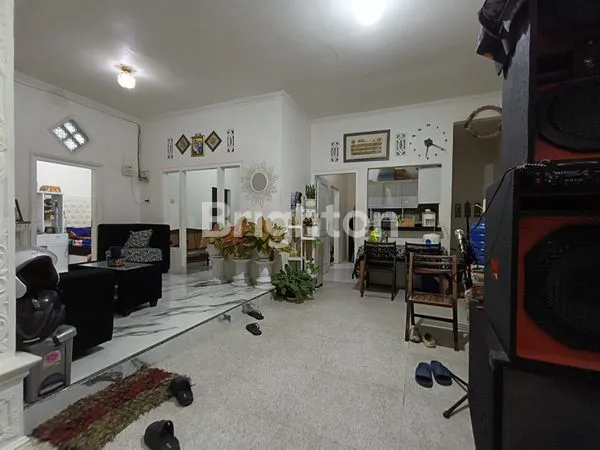 image RUMAH DENGAN KOLAM (2)