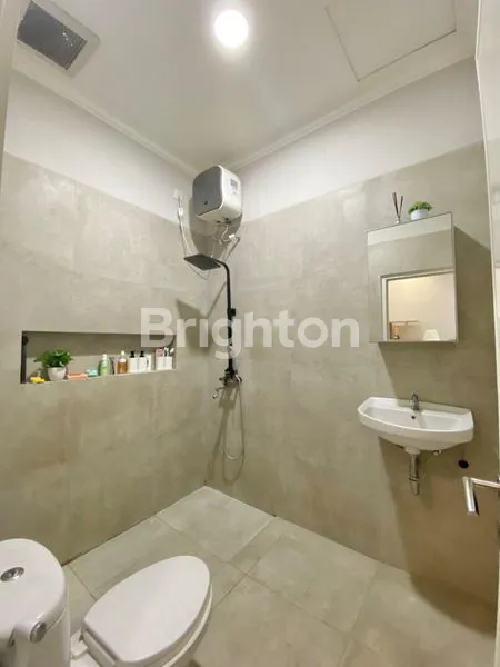 image TURUN HARGA!!! RUMAH BIKIN HOKI HOOK HADAP FAVORIT FULL RENOVASI DEKAT SUMMARECON MALL, KCIC (8)