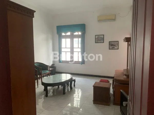 image CEMANI, SOLO, HANYA 3 MENIT KE LAWEYAN DAN JL VETERAN , RUMAH FULL FURNISH UKURAN BESAR, 2 LANTAI, LOKASI STRATEGIS TENGAH KOTA ,AKSES JALAN LEBAR, COCOK UNTUK KANTOR, MAUPUN TEMPAT TINGGAL (2)