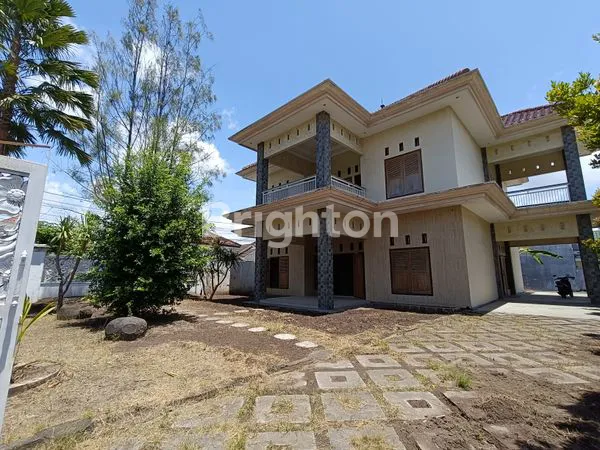 RUMAH LUAS 1100M² HOOK STRATEGIS DI PUSAT LUMAJANG