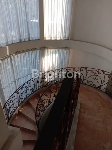 image RUMAH 2 LANTAI KUTISARI UTARA STRATEGIS DEKAT UK PETRA, UBAYA TENGGILIS (6)