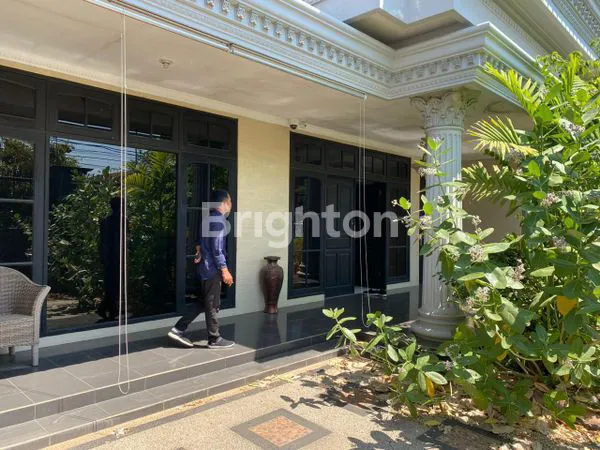 image RUMAH BESAR KLASIK MEWAH DI DHARMAHUSADA LUAS 1118 HOOK DEKAT GATE SECURITY, LOKASI SELANGKAH KE TENGAH KOTA RAYA DHARMAHUSADA KERTAJAYA UNAIR WIDYA MANDALA PACARKELING MERR ROW JALAN 3 MOBIL (8)