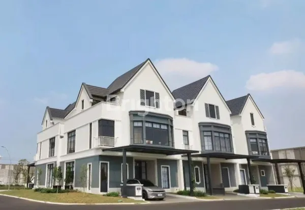 image RUMAH LOUISE GADING SERPONG AMERICAN CLASSIC HIGH CEILING ADA BAY WINDOW  CLUBHOUSE (1)