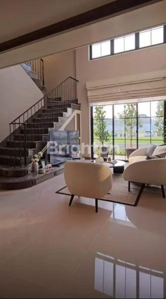 image RUMAH LOUISE GADING SERPONG AMERICAN CLASSIC HIGH CEILING ADA BAY WINDOW  CLUBHOUSE (3)