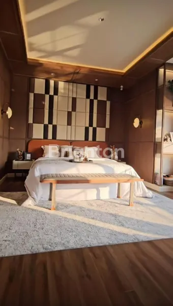 image RUMAH LOUISE GADING SERPONG AMERICAN CLASSIC HIGH CEILING ADA BAY WINDOW  CLUBHOUSE (4)