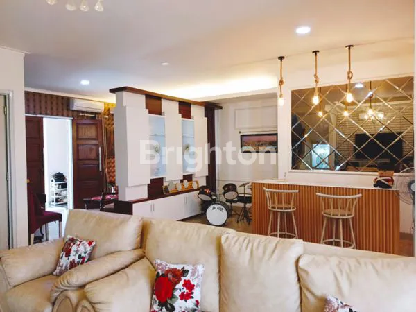 image RUMAH KOTA WISATA 2 LANTAI DALAM CLUSTER SIAP HUNI DEKAT AKSES TOL KOTA WISATA CIBUBUR (4)