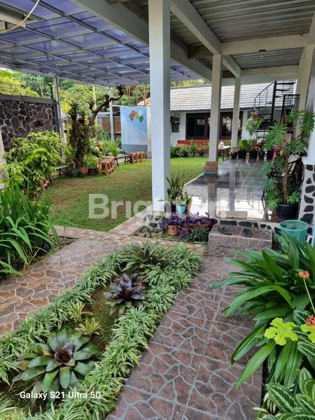 image RUMAH LUAS INDAH PENUH TAMAN SENSASI WEDDING DAN CAFE (3)