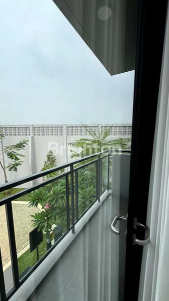 image RUMAH BARU 2 LANTAI DENGAN DESAIN MODERN DAN STYLISH DI CLUSTER TERBARU PARAMOUNT PETALS (6)