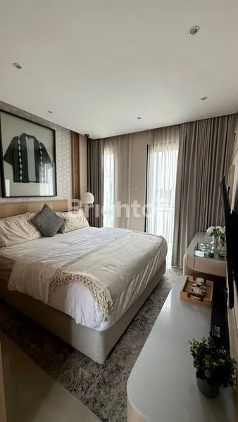 image RUMAH BARU 2 LANTAI DENGAN DESAIN MODERN DAN STYLISH DI CLUSTER TERBARU PARAMOUNT PETALS (8)