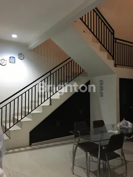 image RUMAH 2 LANTAI DENGAN 4 KAMAR TIDUR DEKAT ONE BELLPARK MALL FATMAWATI (8)