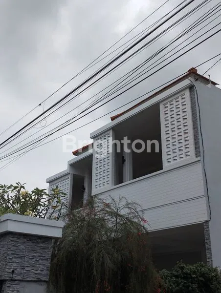 image RUMAH MODERN DENGAN ROOFTOP AESTHETIC DI PEMOGAN DENPASAR SELATAN (1)
