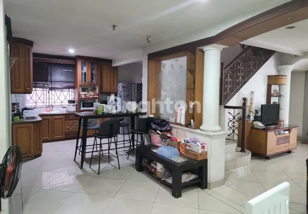 image RUMAH DI JALAN BOULEVARD LIPPO KARAWACI UTARA TANGERANG (2)