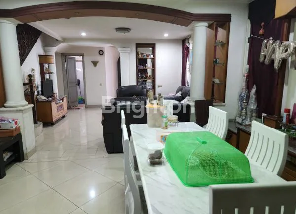 image RUMAH DI JALAN BOULEVARD LIPPO KARAWACI UTARA TANGERANG (3)
