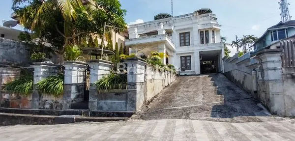 image RUMAH MEWAH 3 LANTAI VIEW LAUT DI MARKONI BALIKPAPAN (1)