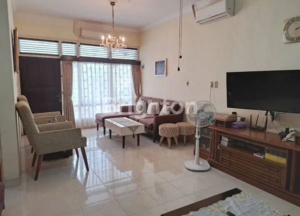 image RUMAH 2 LANTAI PLUS 5 KAMAR KOST STRATEGIS DI TOMANG JAKARTA (2)