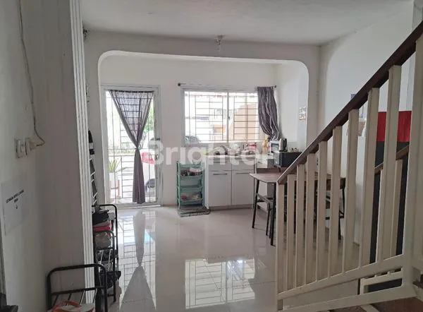 image RUMAH 2 LANTAI PLUS 5 KAMAR KOST STRATEGIS DI TOMANG JAKARTA (4)