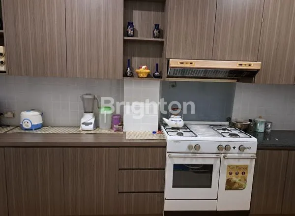 image RUMAH 2 LANTAI PLUS 5 KAMAR KOST STRATEGIS DI TOMANG JAKARTA (6)