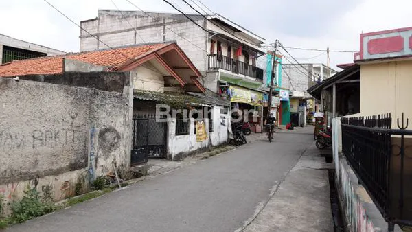 image DIJUAL RUMAH TUA HITUNG TANAH AJA (3)