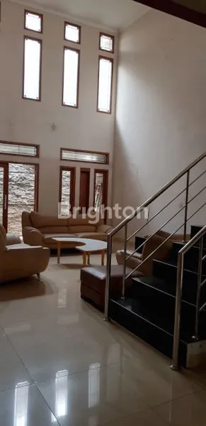 image RUMAH 2 LANTAI TENGAH KOTA BANDUNG PUNGKUR DEKAT ALUN ALUN ASIA AFRIKA KOTA BANDUNG (1)