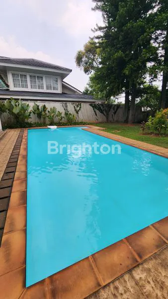 image RUMAH MEWAH DENGAN KOLAM RENANG (8)