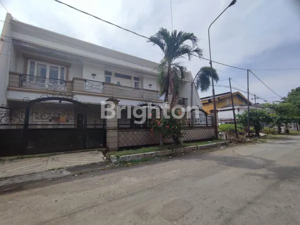 image RUMAH MEWAH 2 LANTAI DHARMAHUSADA INDAH  DEKAT ATLAS SPORT CLUB, GALAXY MALL (2)