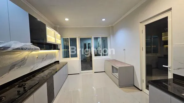 image RUMAH MEWAH 2 LANTAI DHARMAHUSADA INDAH  DEKAT ATLAS SPORT CLUB, GALAXY MALL (3)