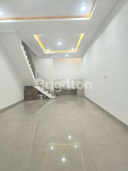 image RUMAH BARU 3 LANTAI PADEMANGAN (8)