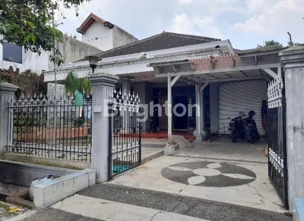image RUMAH 1 SETENGAH LANTAI DI JL INDRAGIRI BLIMBING KOTA MALANG (1)