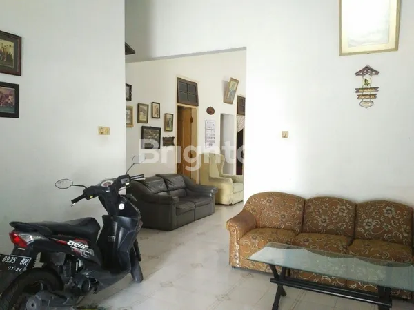 image RUMAH 1 SETENGAH LANTAI DI JL INDRAGIRI BLIMBING KOTA MALANG (2)