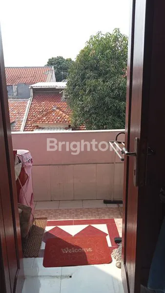 image RUMAH 2 LANTAI BAGUS DAN ASRI DI LOKASI BAGUS DI LIPPO KARAWACI (4)